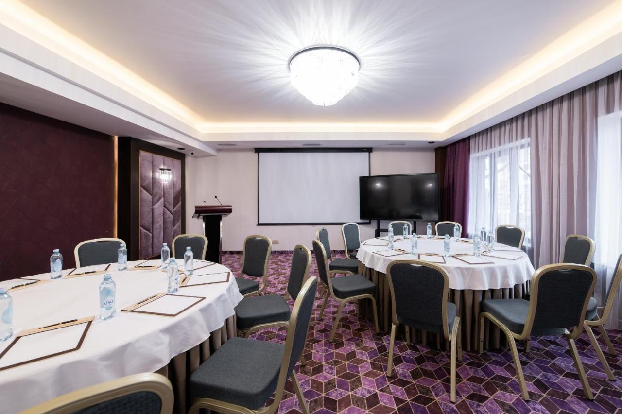 Orient Hotel Bishkek Exterior photo